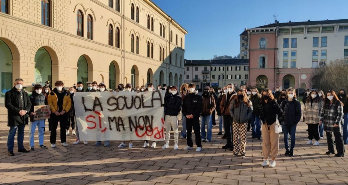 Gli studenti Tortonesi in sciopero per una scuola migliore incontrano il Sindaco Chiodi