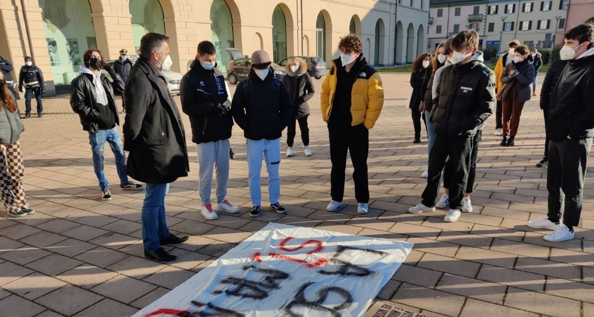 I giovani del Liceo Peano di Tortona in sciopero: “Più sicurezza e risolvere i problemi del mondo scolastico”