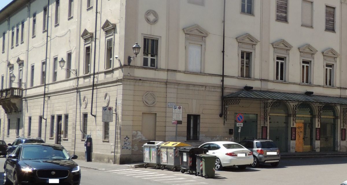 Abbandona rifiuti vicino al Cinema Sociale, Tortonese multato di 600 euro