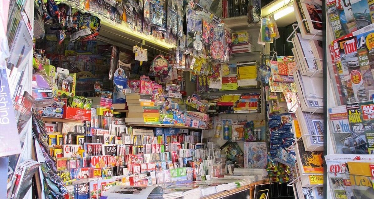 Angoli di Alessandria : l’edicola in piazzetta