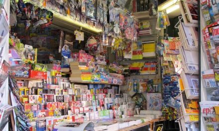 Radici, memoria e gratitudine: l’omaggio della città a Giorgio Bogianchino, storico giornalaio di piazza Garibaldi