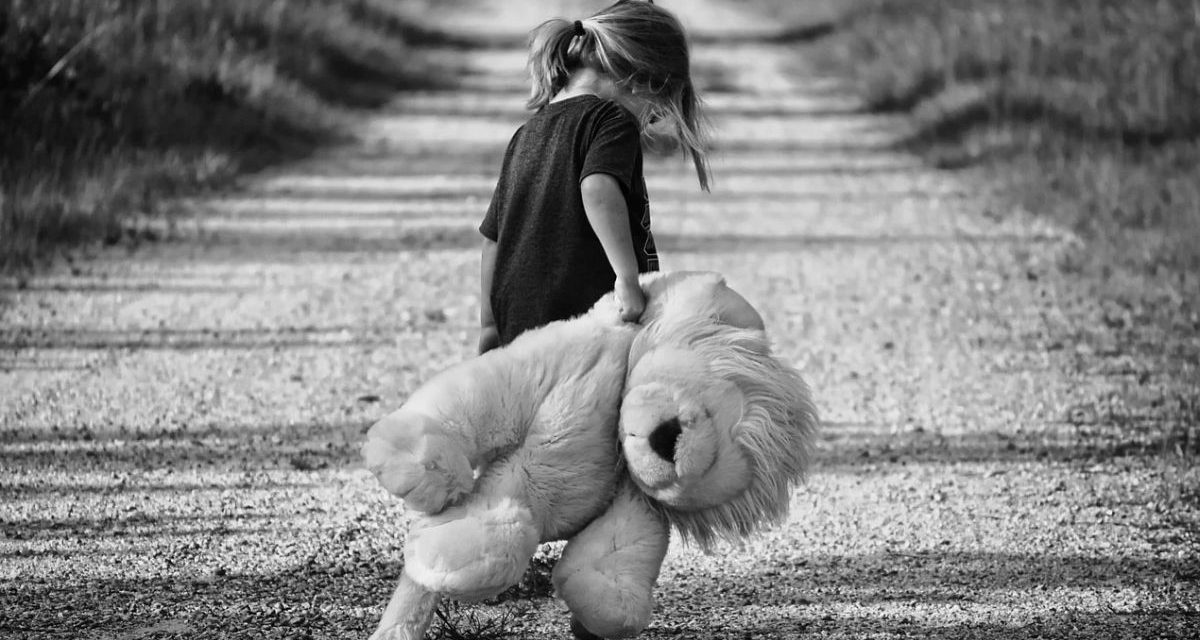 Commovente racconto di un tortonese sull’accoglienza di due bimbe ucraine