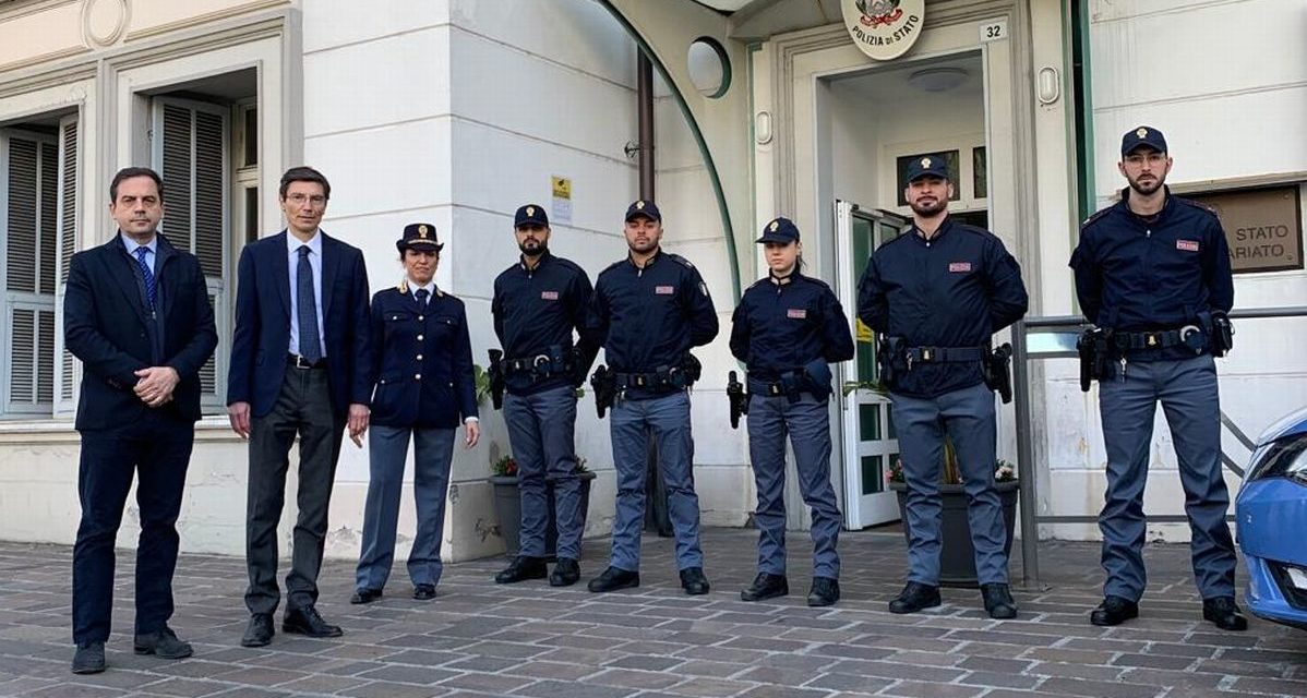 Visita del Questore della Provincia di Imperia al Commissariato di Sanremo. Incontro con i nuovi agenti assegnati