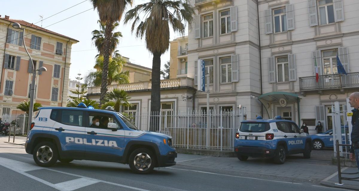 Sanremo, la Polizia arresta due algerini per furto