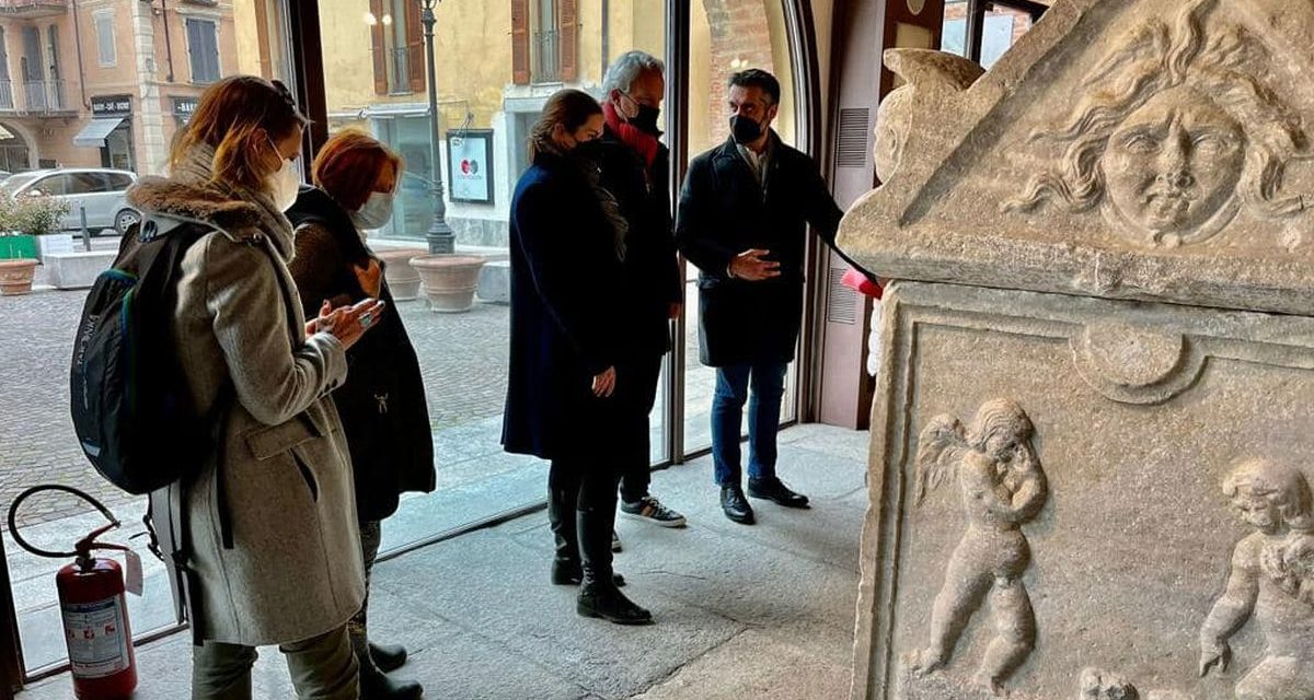 Tortona ha iniziato la promozione con Maya Marsilio che accompagna qui turisti svizzeri