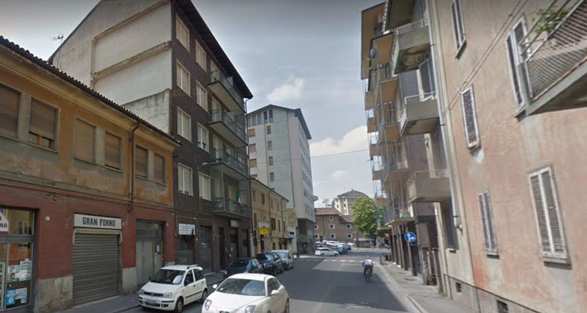 Anziana Tortonese si mette ad urlare dal balcone di corso Romita, arrivano Carabinieri, 118 e…