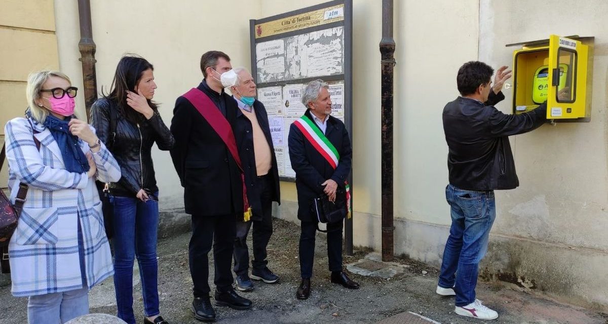 Tortona installerà un nuovo defibrillatore in zona Castello. Successo per i corsi