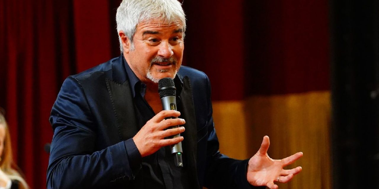 Pubblico entusiasta per Pino Insegno ai Martedì Letterari a Sanremo