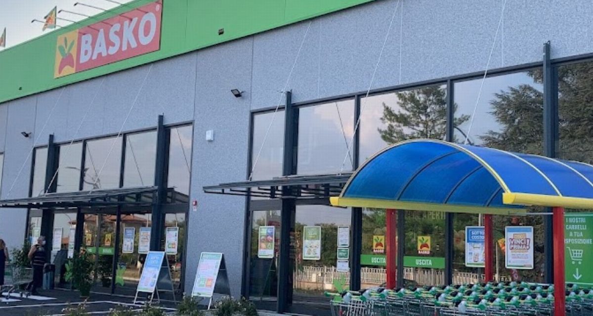 Ladri al “Basko” di Villalvernia: fanno esplodere la cassaforte e seminano soldi per strada