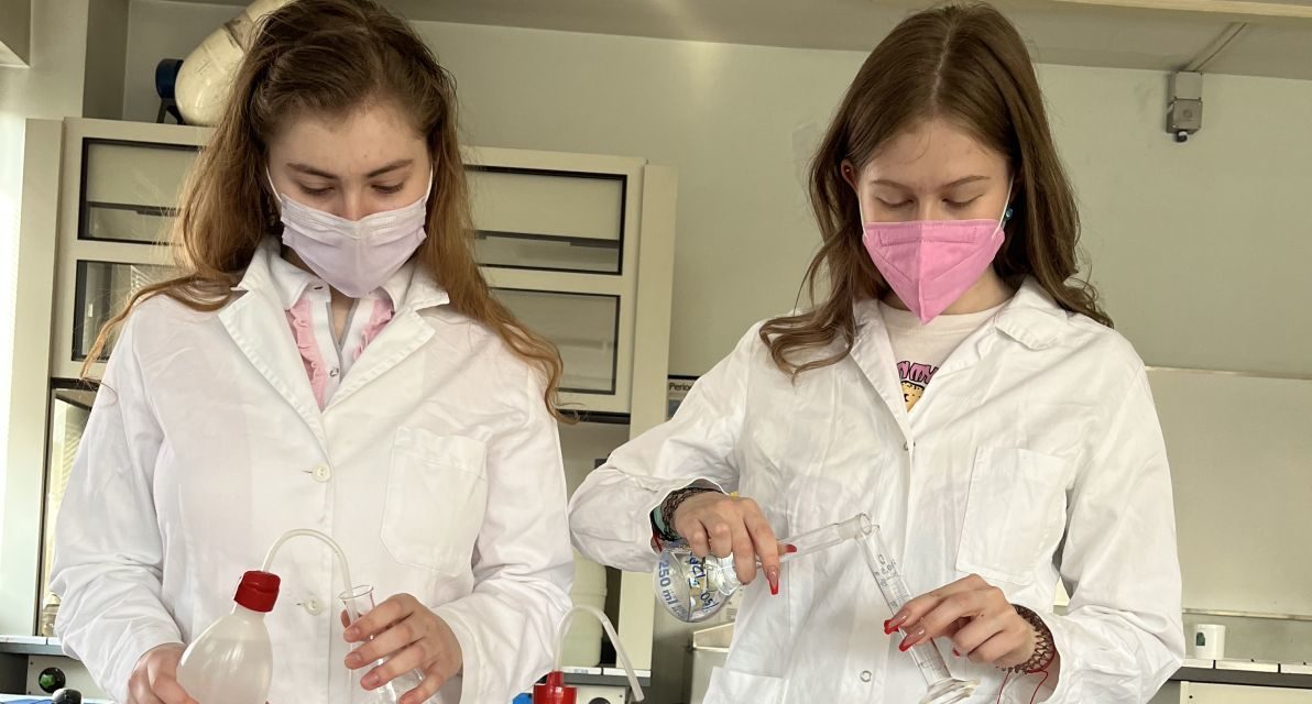 Alessandra Milea e Letizia Magistretti del Marconi ben figurano ai Giochi della Chimica