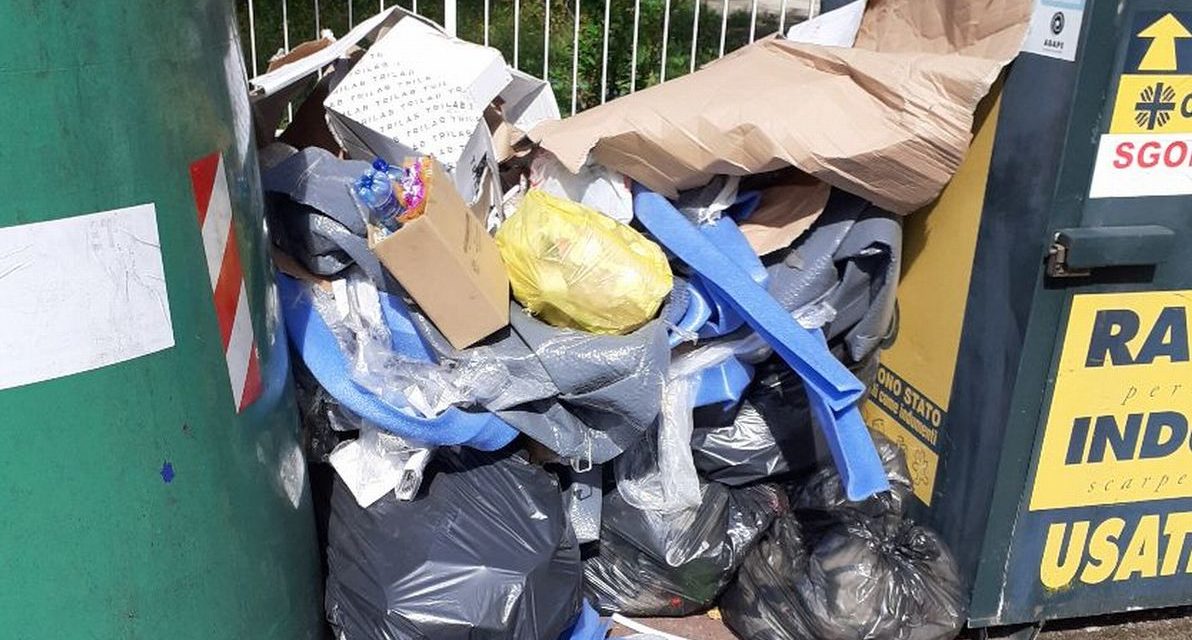 Un parrucchiere abbandona questi rifiuti a Tortona, individuato, denunciato e multato