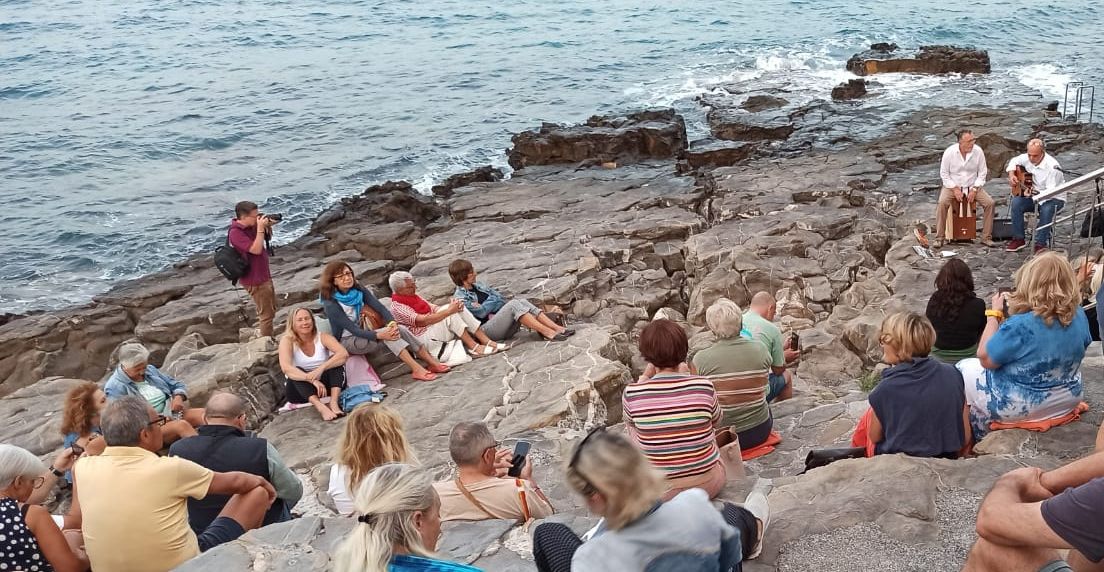 Le immagini del concerto all’alba sul mare di Cervo: un successo!