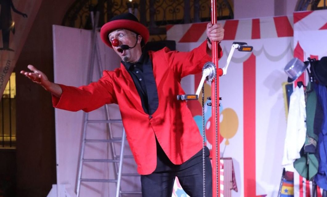 Sul filo del divertimento per sette martedì al Bowling di Diano. Protagonista della prima serata è Squilibrio