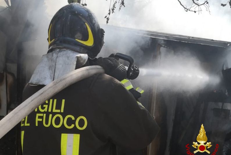 Incendio in un appartamento ad Alessandria, salve due persone