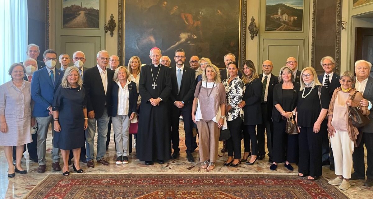 Una delegazione dei Rotary club della zona dal Vescovo di Tortona Guido Marini