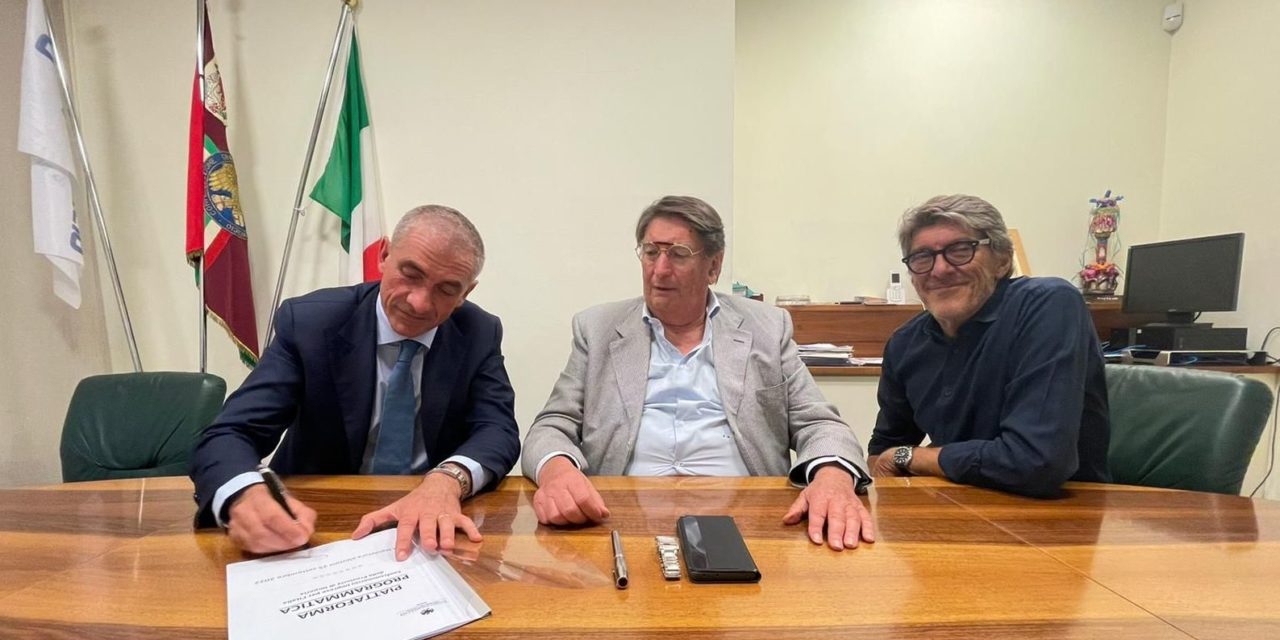Il Sottosegretario Costa sottoscrive la piattaforma programmatica di Confcommercio Imperia