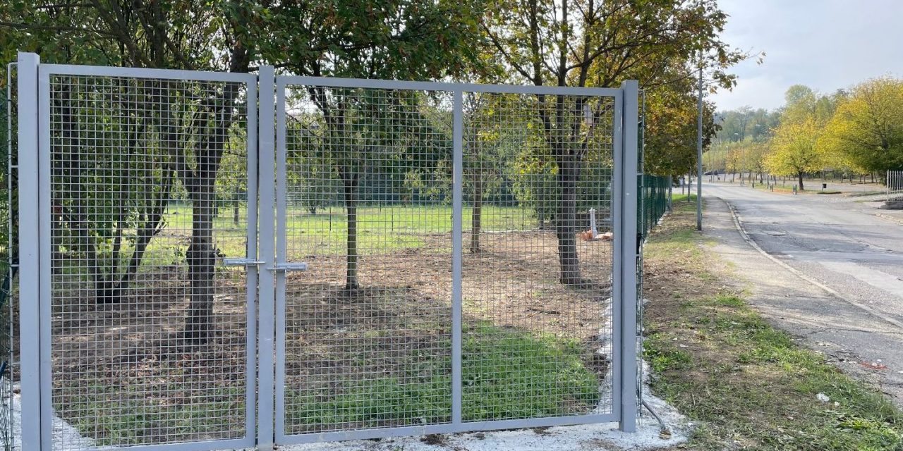 A Tortona iniziati i lavori per le due nuove aree cani vicino al cimitero. Le immagini