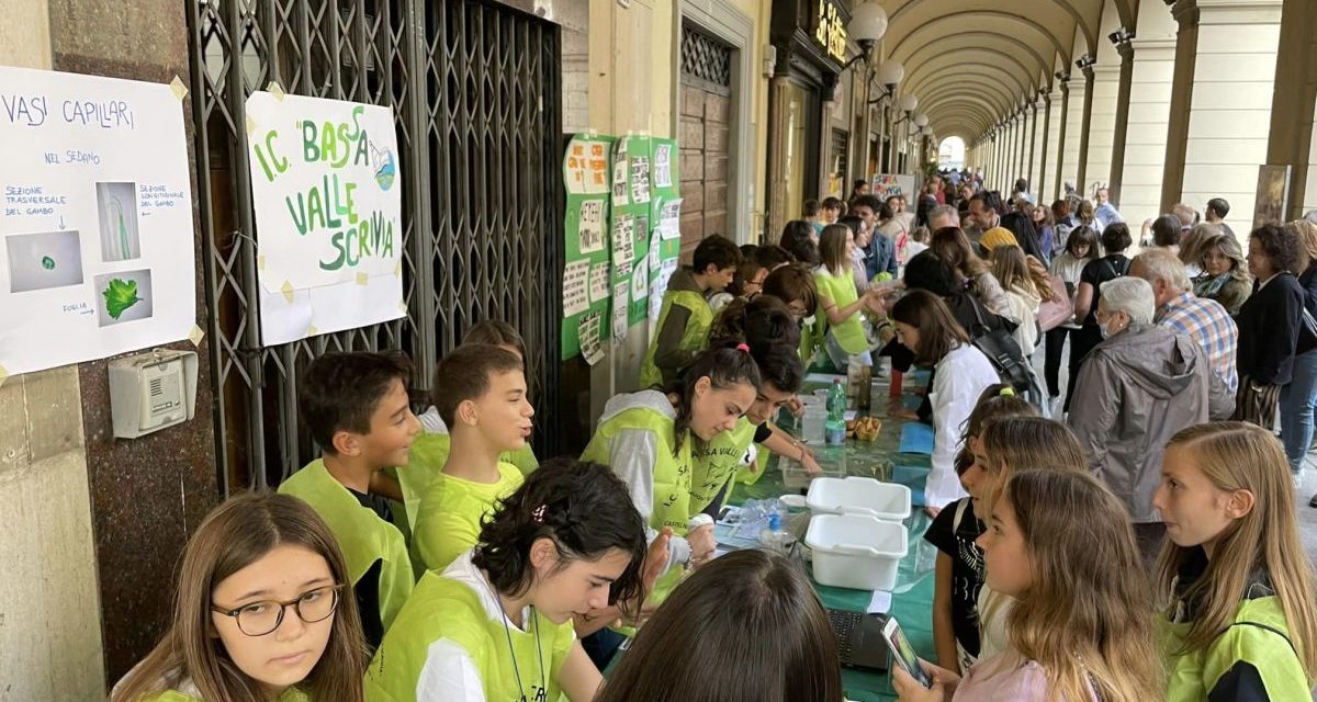 Un successo come sempre le Bancarelle scientifiche della scuole a Tortona