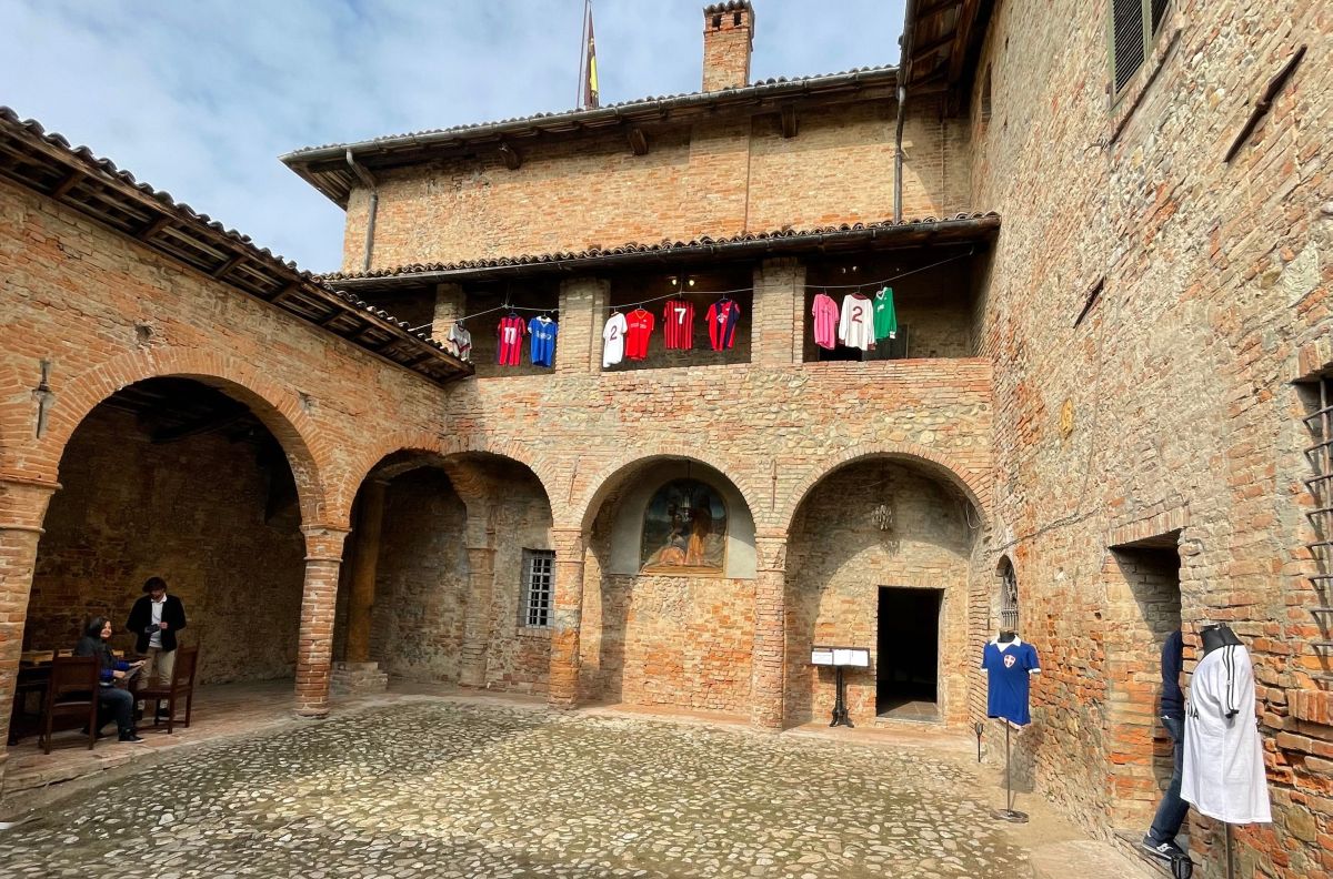 La mostra al Castello Sforzini di Tortona in un giornale di Padova, visitatela oggi e domani