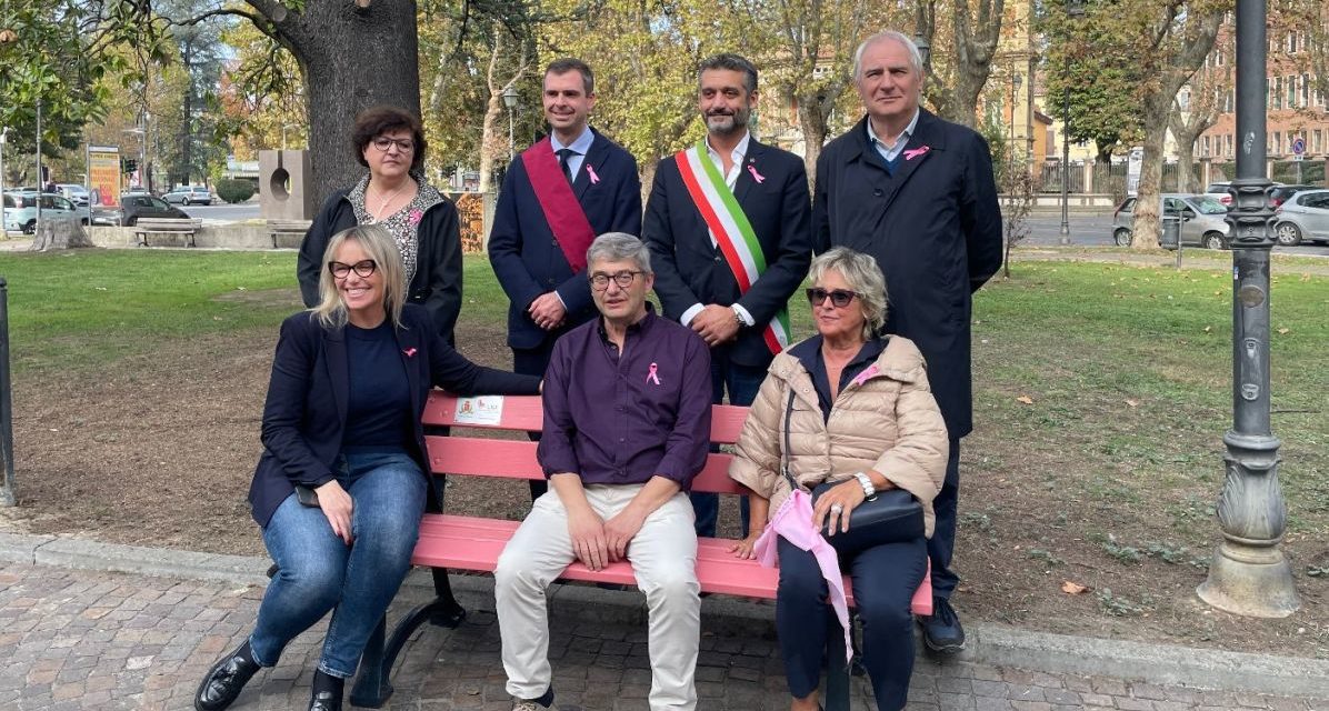 A Tortona c’è una panchina della Lilt che ricorda la prevenzione inaugurata oggi