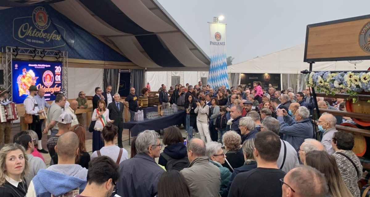 Alessandria brinda ai ritmi bavaresi: è iniziato l’Oktoberfest