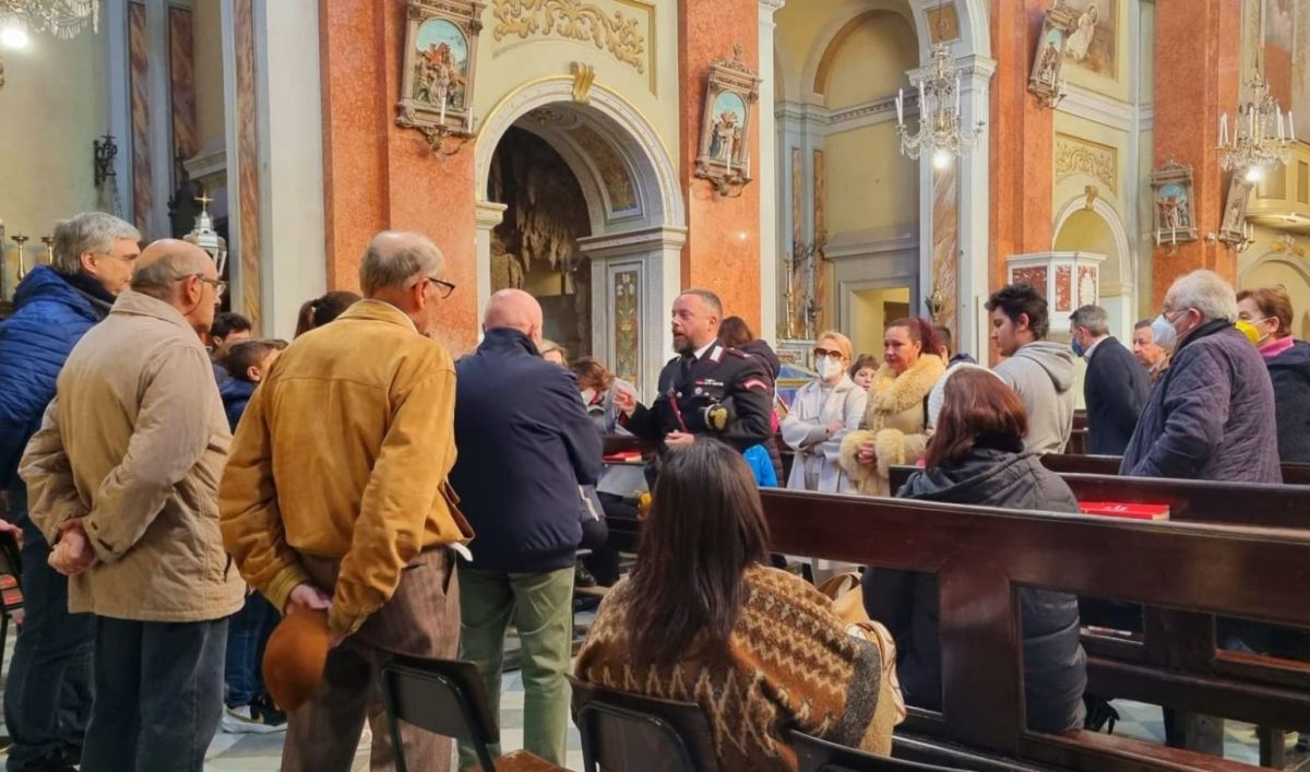 Prima Vanno In Chiesa E Poi I Carabinieri Tortonesi vanno in chiesa per dare consigli utili contro