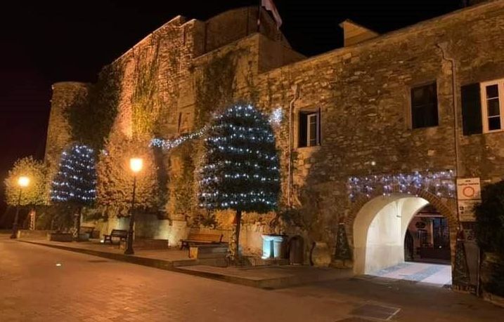 Natale 2025 a Cervo: il 6 dicembre arriva ‘Luci’, il primo ‘Christmas Party nel borgo’