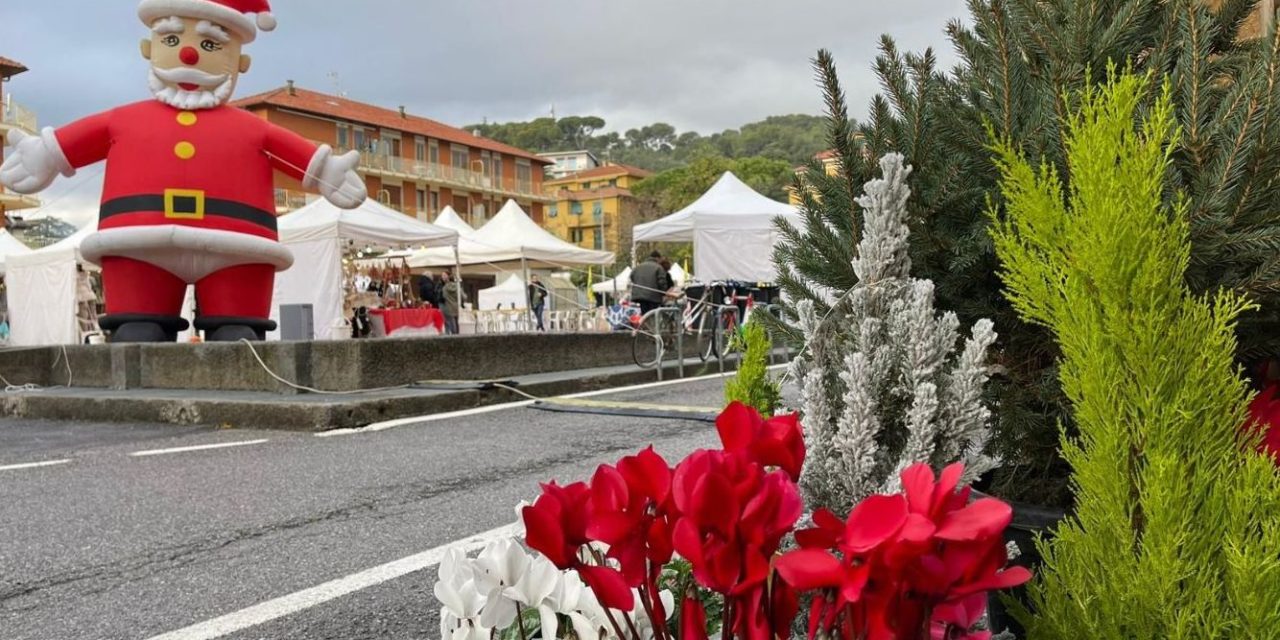 Un successo il mercatino di Natale del week end a San Bartolomeo aperto anche domani. Le immagini