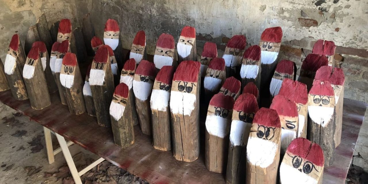 Domenica a Pontecurone Elfi curiosi e Babbi barbuti invadono il paese