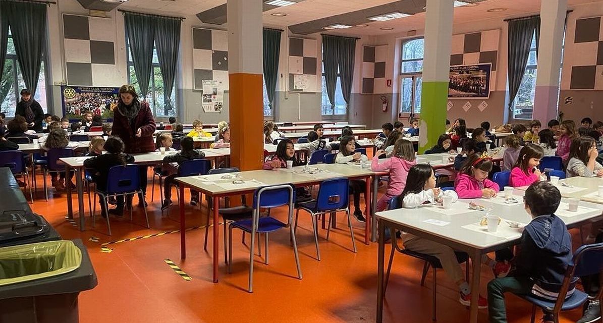 Allo “Scolastico” di Tortona Comune e Asmt hanno offerto la colazione agli alunni