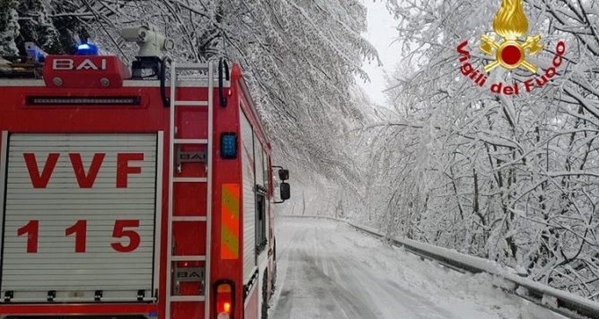 Rocambolesco salvataggio di una pensionata da parte dei Vigili del Fuoco di Tortona