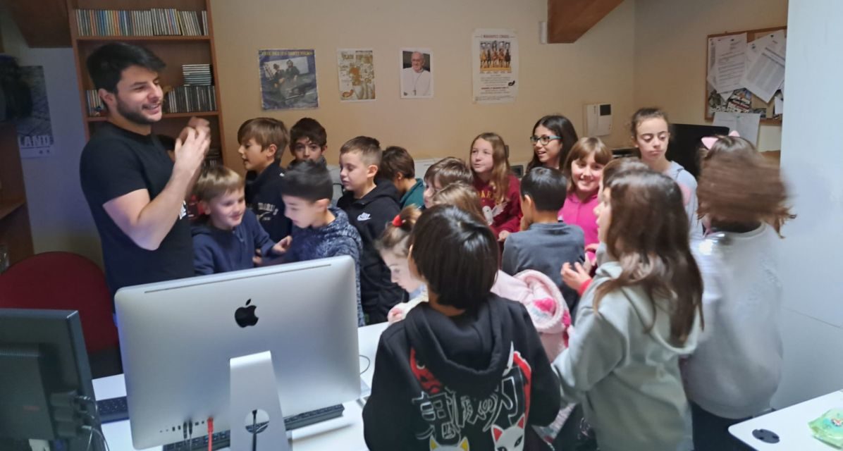 Gli alunni della Quarta elementare di Carbonara Scrivia in visita a Radio PNR