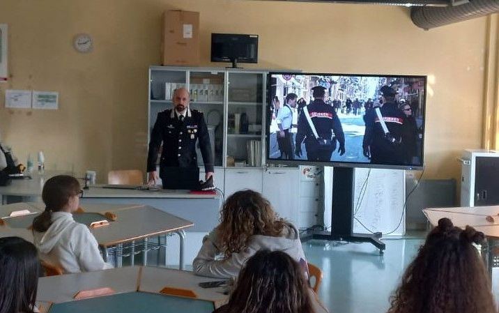 I carabinieri di Bordighera hanno incontrato gli studenti dell’Istituto Montale