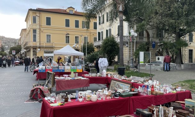 Tesori vintage e piccolo antiquariato a Diano Marina: un’edizione speciale di “Diano Colleziona” affianca l’Infiorata
