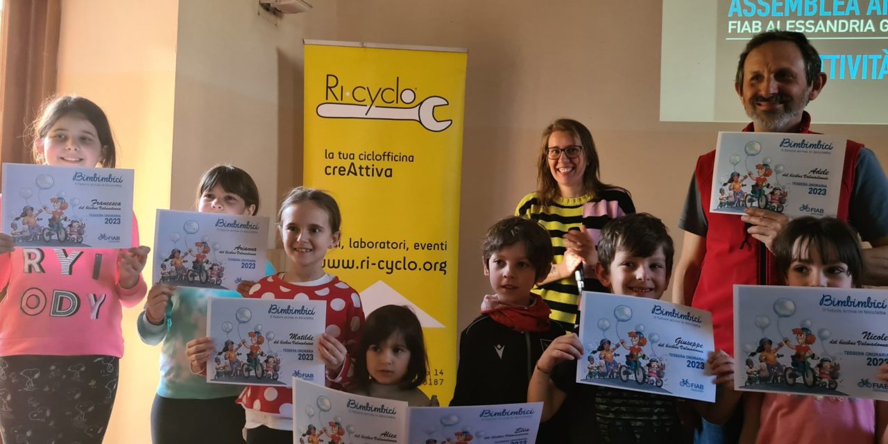 All’assemblea della Fiab di Alessandria assegnate tessere onorarie  alle bambine e ai bambini del bicibus