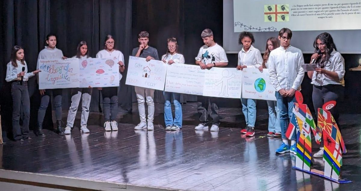 Gli studenti del Marconi di Tortona hanno portato la lingua italiana sul sul palcoscenico del Teatro Civico