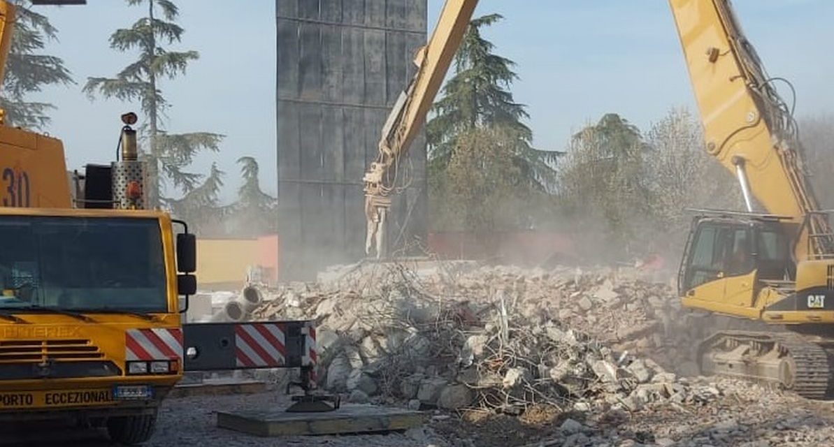 A Tortona quasi demolite le vecchie scuole di via Kennedy si pensa già a realizzare quelle nuove