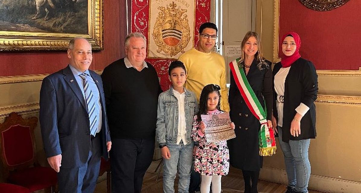 Voghera, salva una ragazza che  rischia di morire carbonizzata: l’egiziano Soliman premiato dal Comune