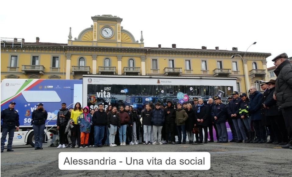 <strong>Una vita da social. Il truck della Polizia di Stato ha fatto tappa ad Alessandria</strong>