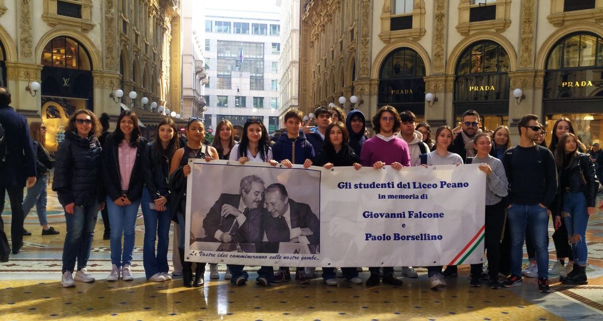 I giovani del Liceo Peano di Tortona a Milano contro le mafie