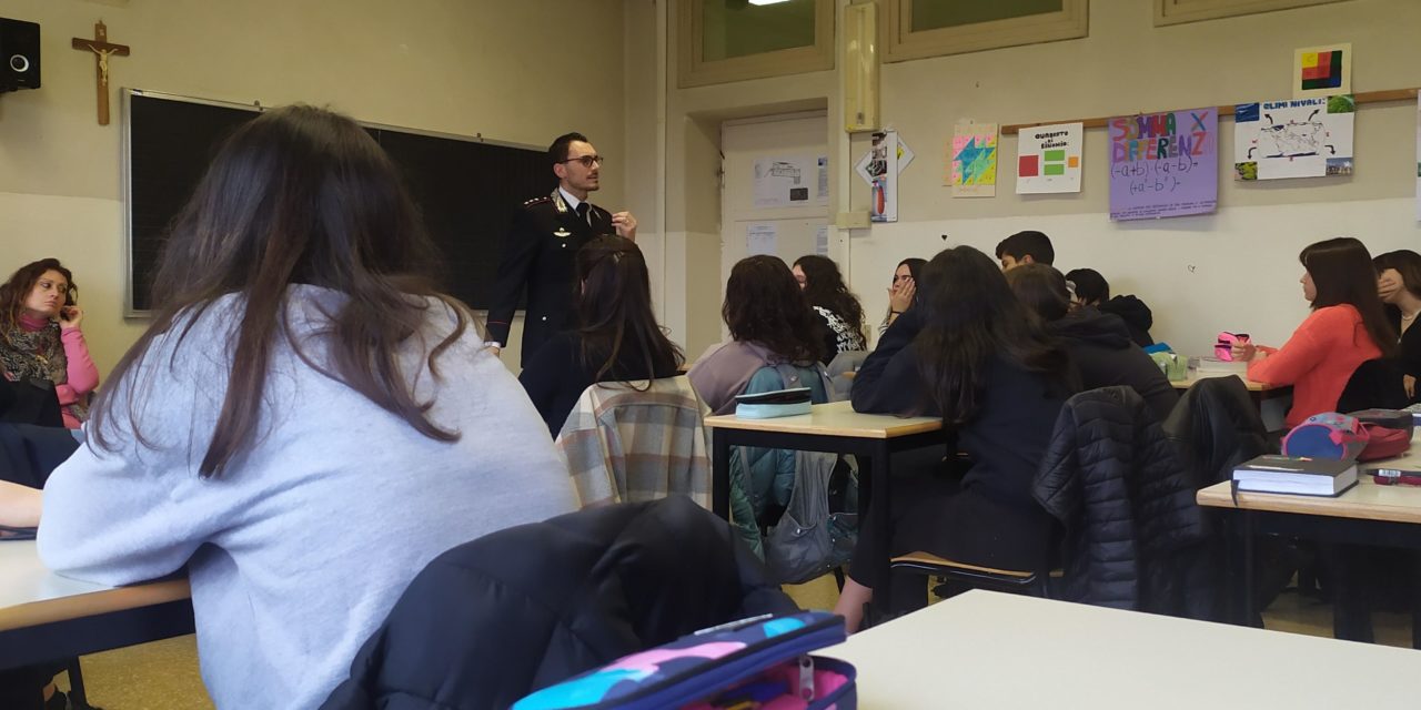 Il Capitano dei Carabinieri di Tortona spiega la legalità ai giovani del liceo Peano