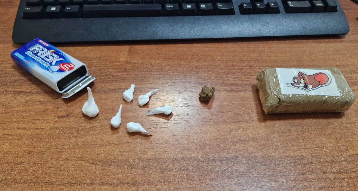 I carabinieri di Tortona arrestano due marocchini che tenevano hashish in questo panetto di fumetti