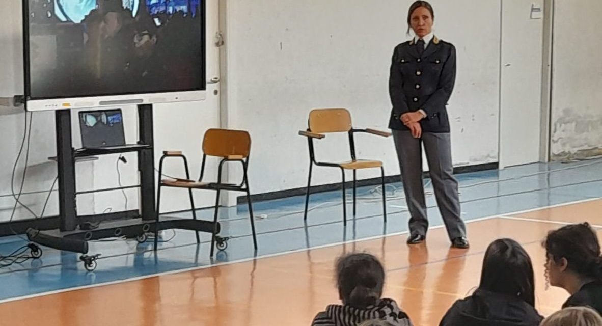 La polizia incontra gli studenti di alcune scuole di Sanremo