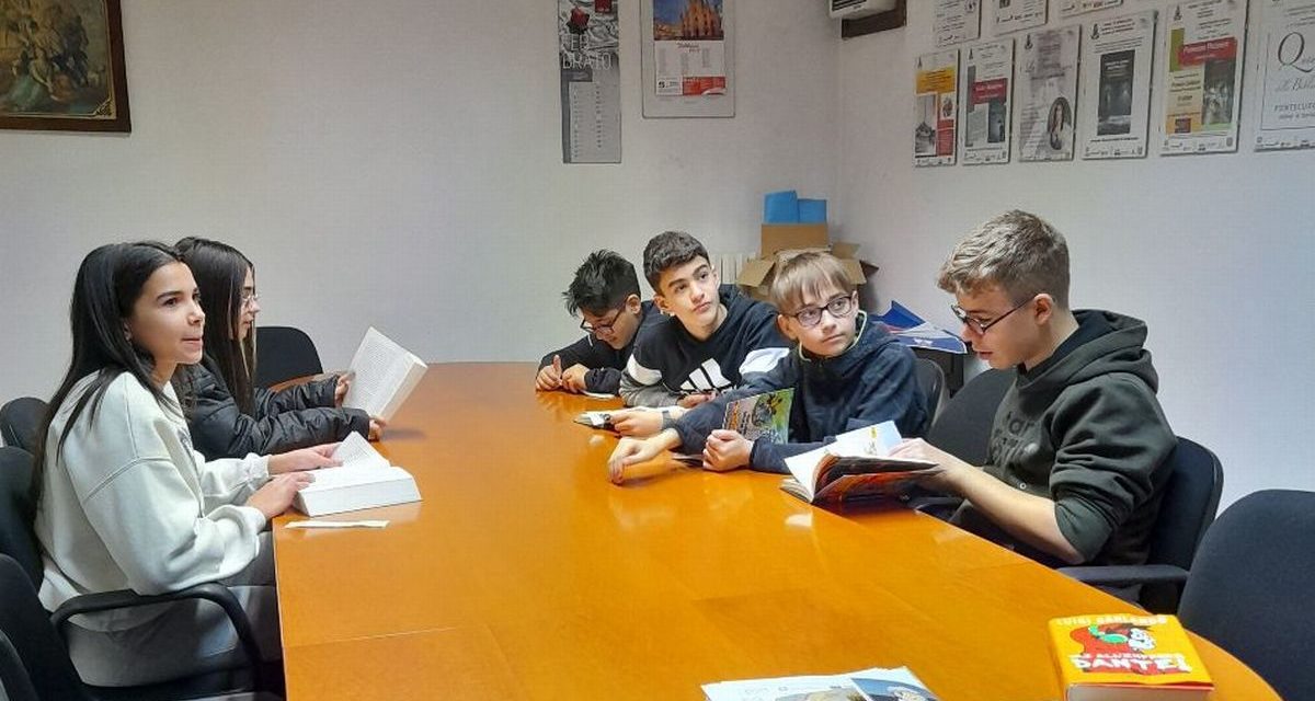 Gli studenti di Pontecurone in visita alla locale biblioteca per promuovere la lettura