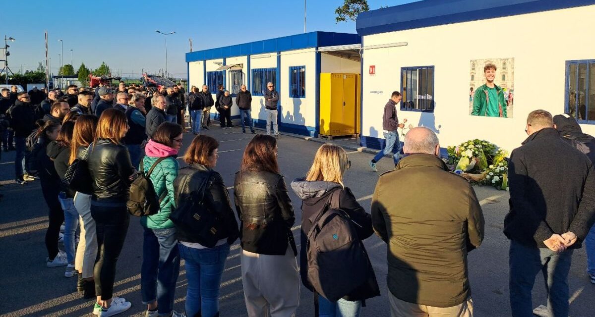 Il giovane Tortonese morto per incidente stradale ricordato dai colleghi con una gigantografia