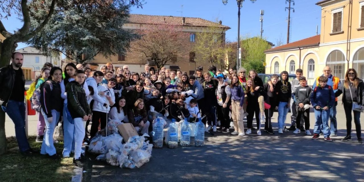 A Pontecurone per la Giornata ambientale 2023 i giovani hanno pulito il paese