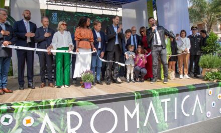 Inaugurata Aromatica a Diano Marina con parata di politici e personaggi più o meno noti e in auge