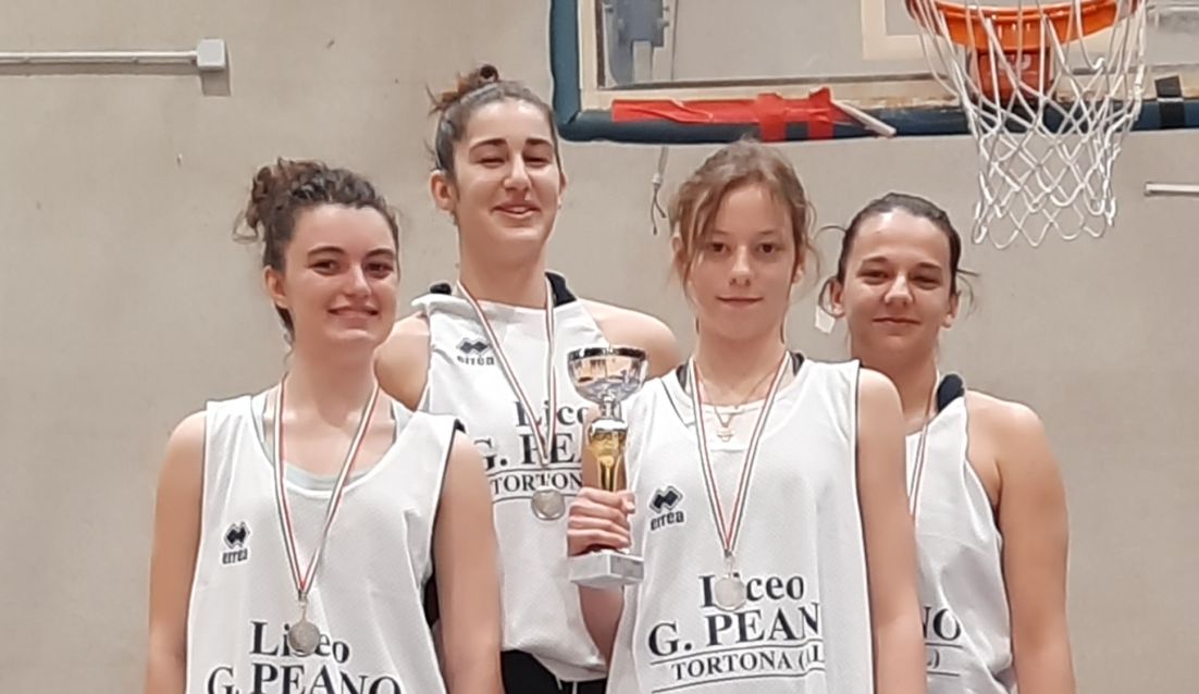Le ragazze del Liceo Peano di Tortona sono vicecampionesse regionali di Basket