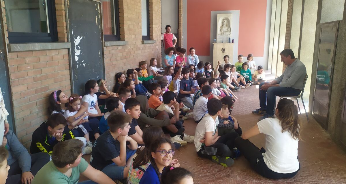 Faustino Coppi in visita alla scuola primaria di Carbonara Scrivia