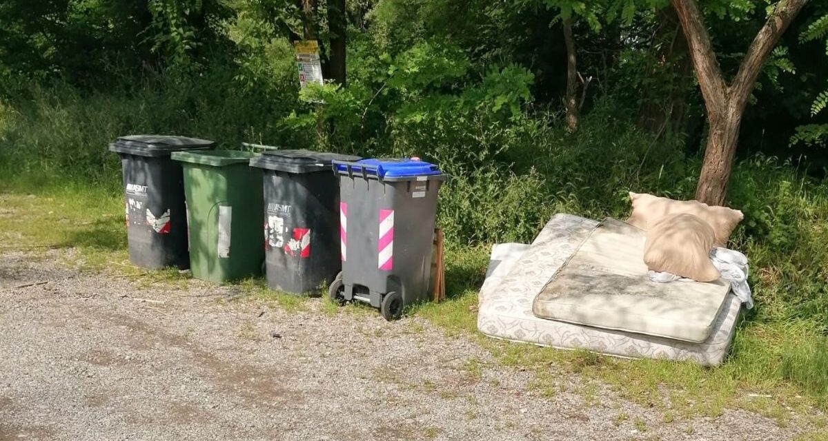 Ancora rifiuti abbandonati al Parco dello Scrivia di Tortona